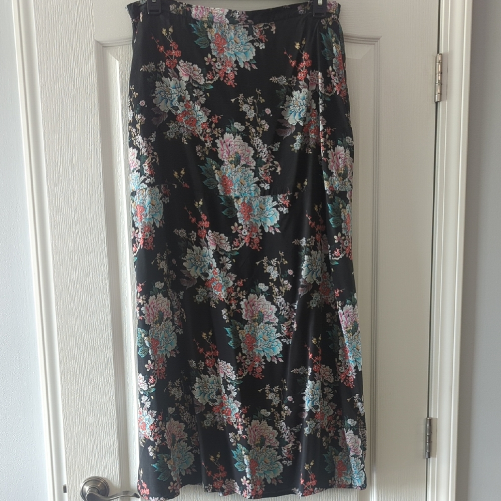 Tolani Black Floral Maxi Skirt